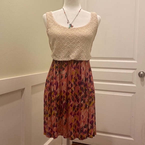 Funky Scoop Neck Dress - Picture 3 of 5